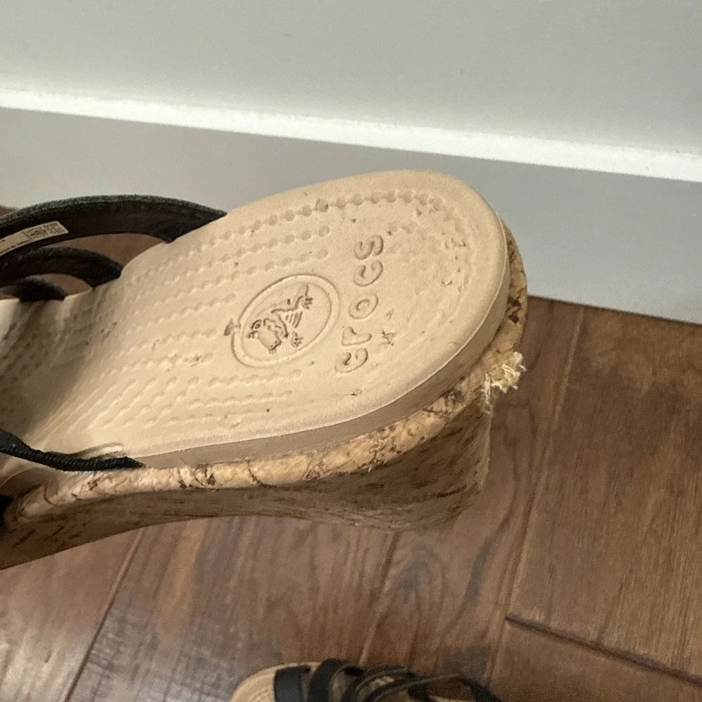 Crocs A-Leigh Cork Wedge Sandals Black Leather Straps Women's 6 Beach Resortwear